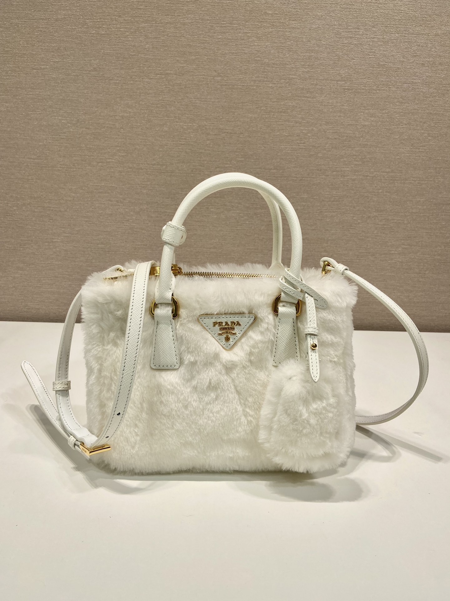 Pra*a galleria saffiano shearling top-handle bag