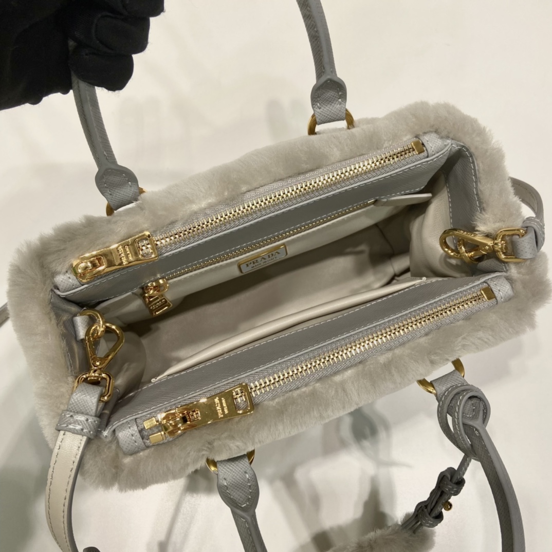 Pra*a galleria saffiano shearling top-handle bag