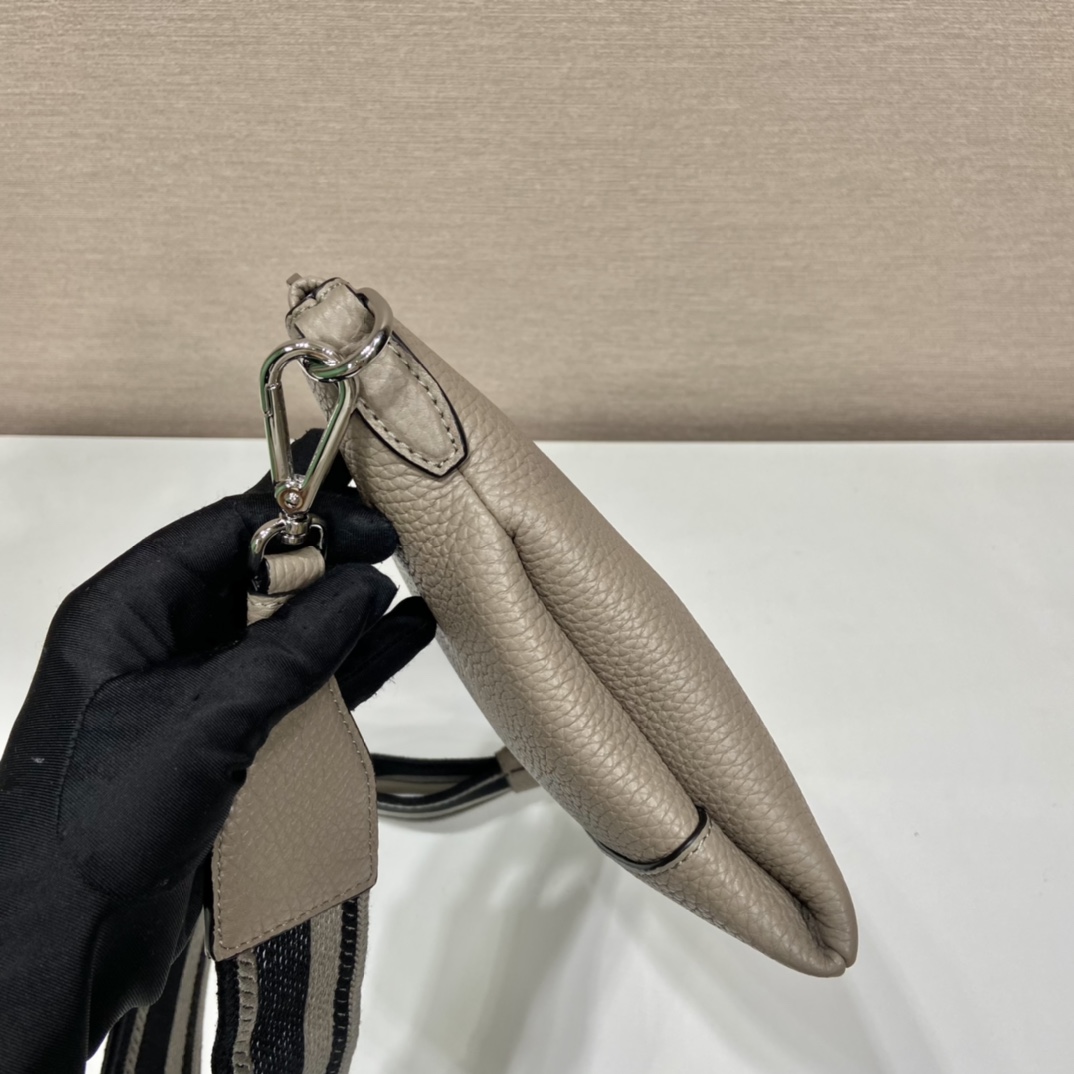 Pra*a leather shoulder bag