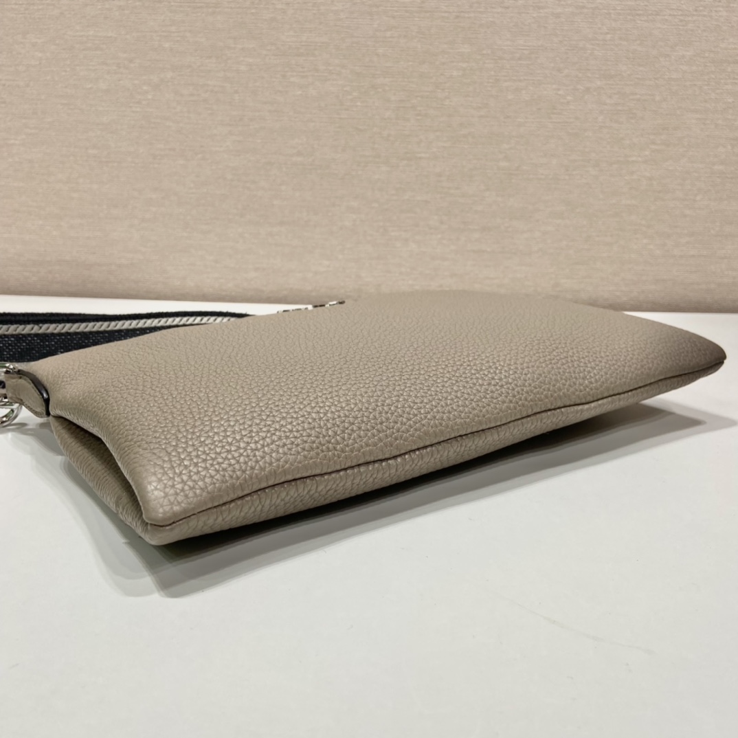 Pra*a leather shoulder bag
