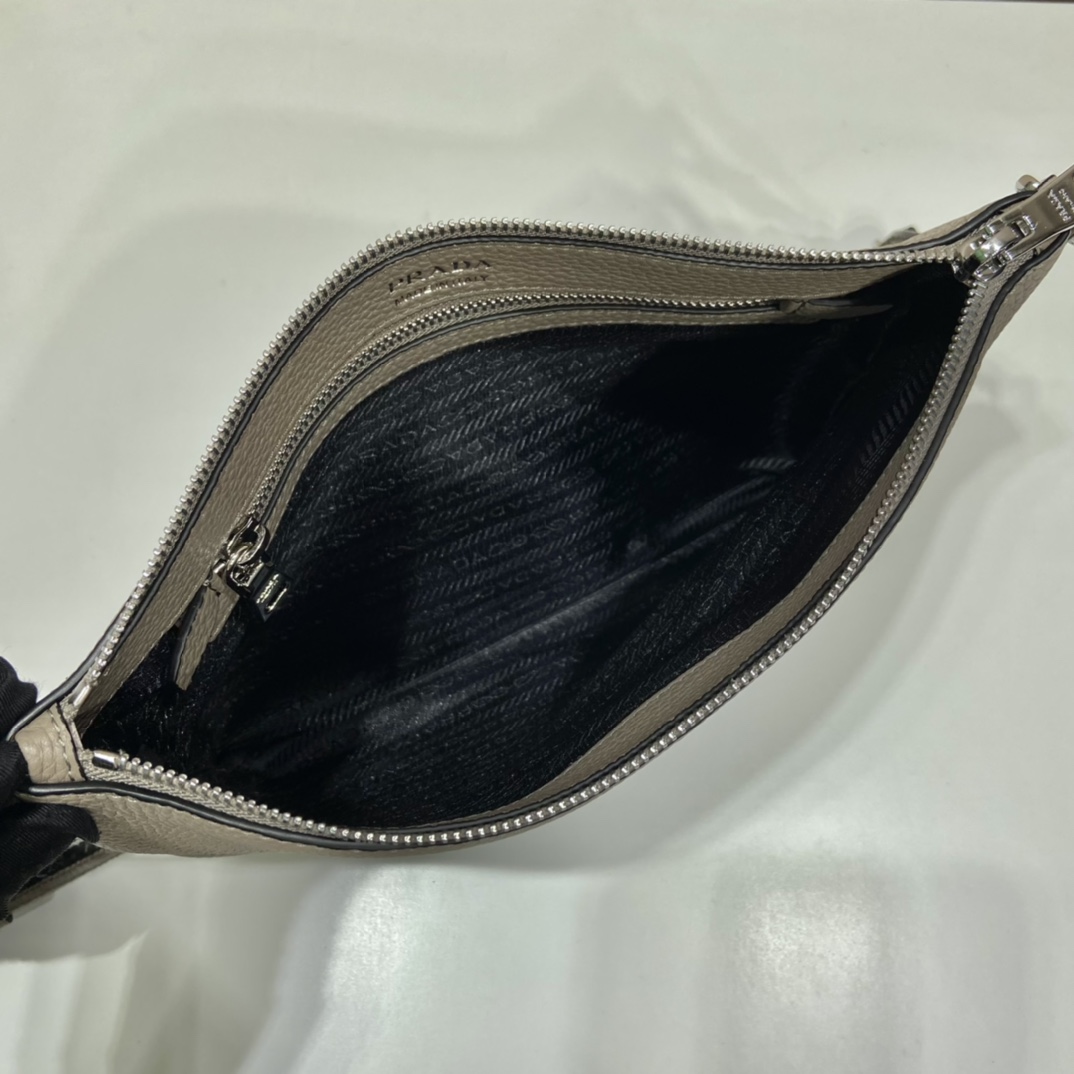 Pra*a leather shoulder bag