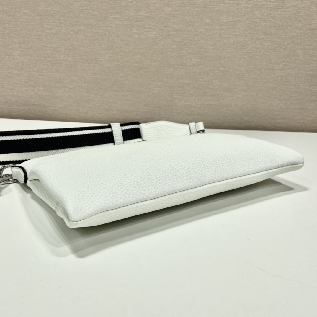 Pra*a leather shoulder bag
