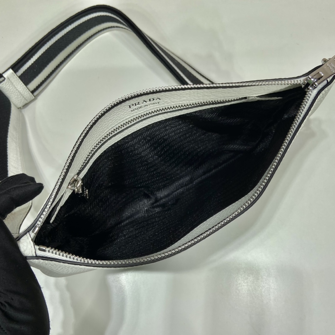 Pra*a leather shoulder bag