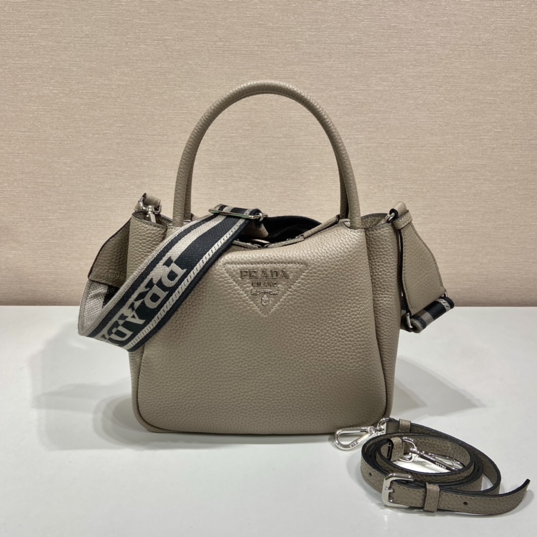 Pra*a small leather handbag