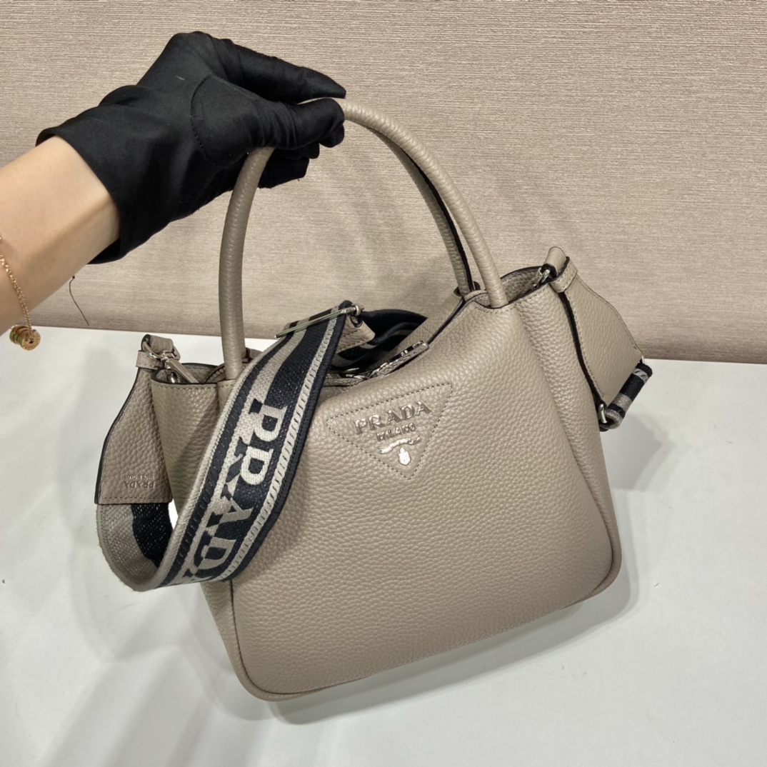 Pra*a small leather handbag