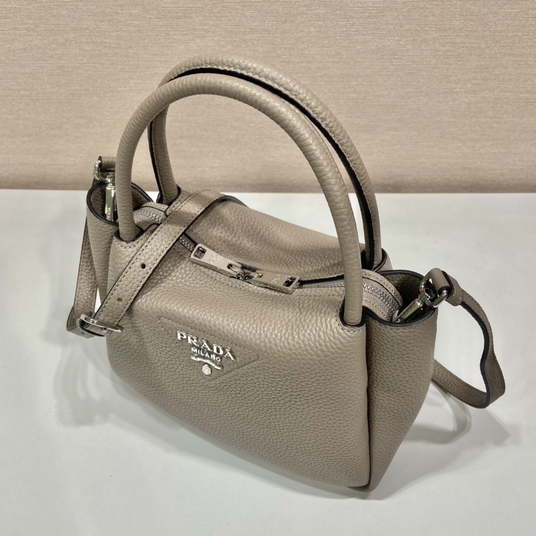 Pra*a small leather handbag
