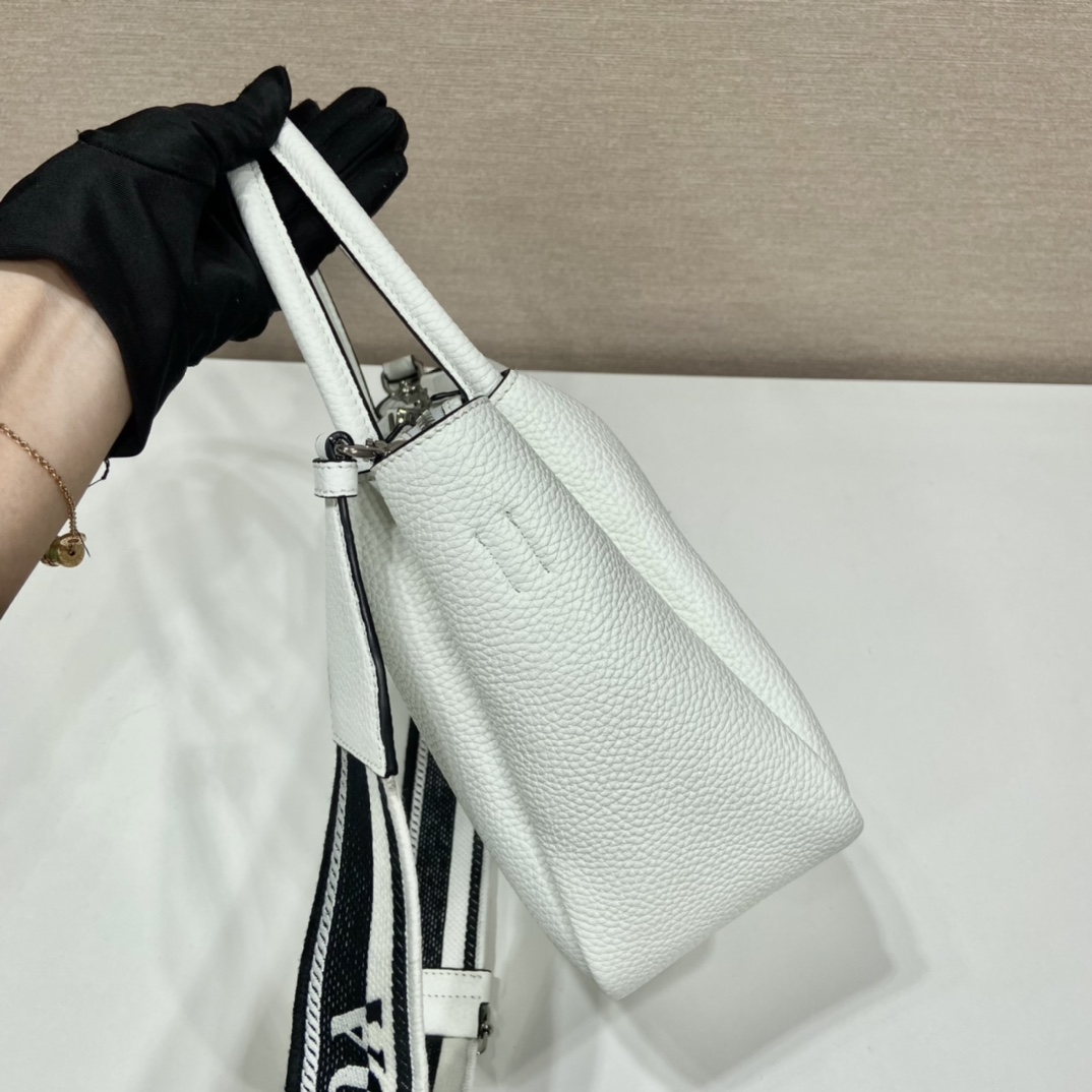 Pra*a small leather handbag