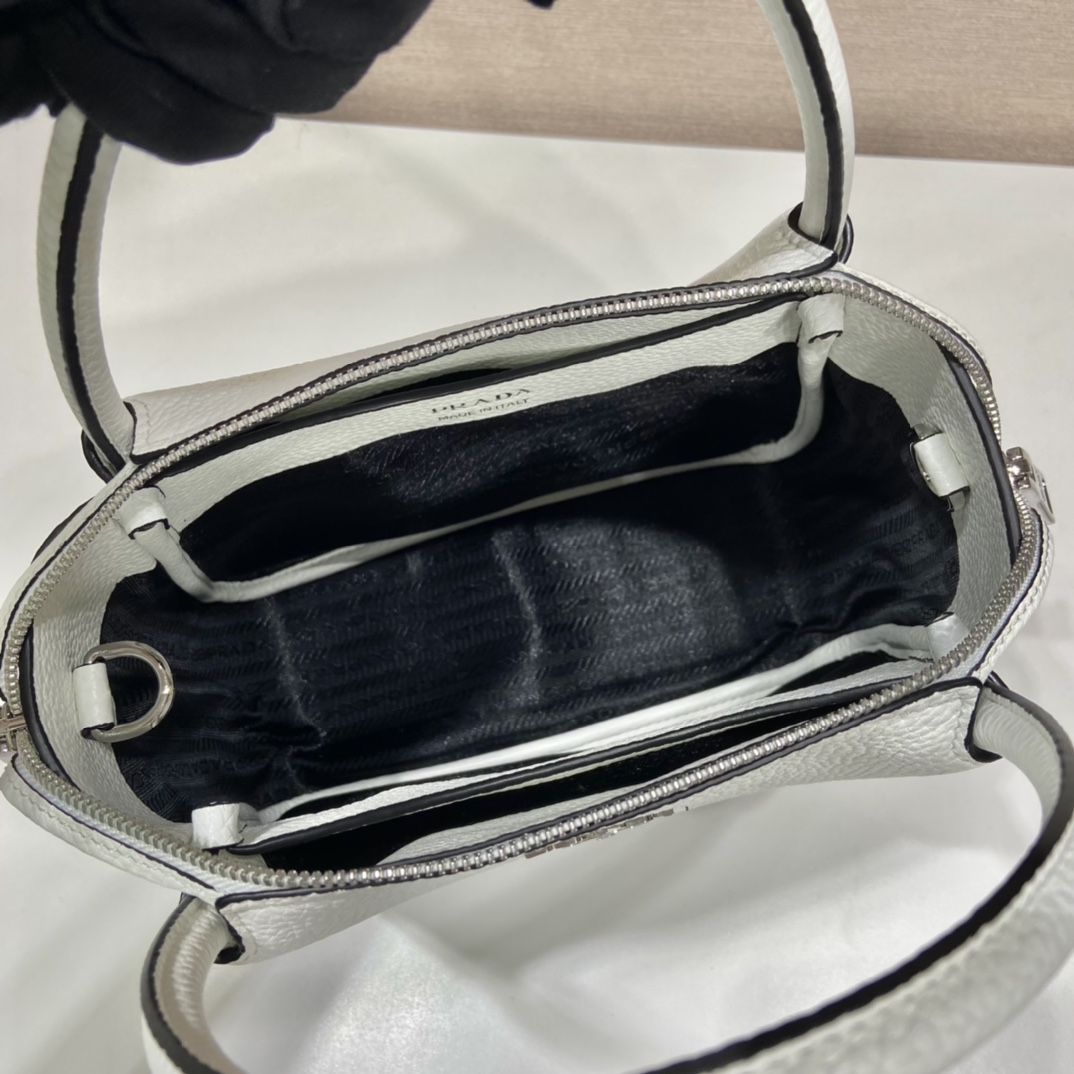 Pra*a small leather handbag