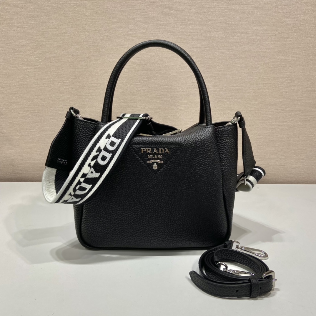 Pra*a small leather handbag