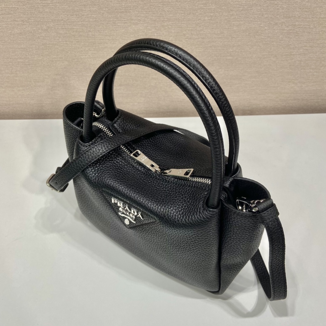 Pra*a small leather handbag