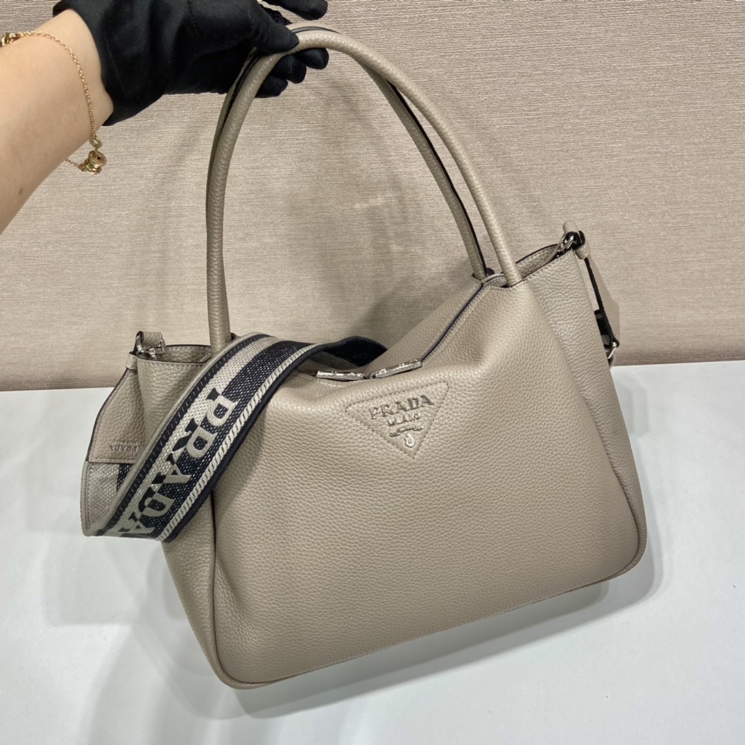 Pra*a large leather handbag