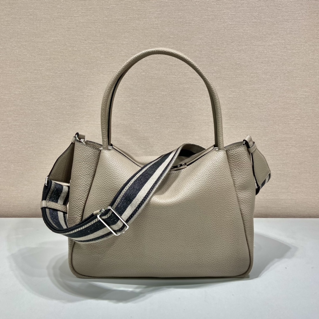 Pra*a large leather handbag