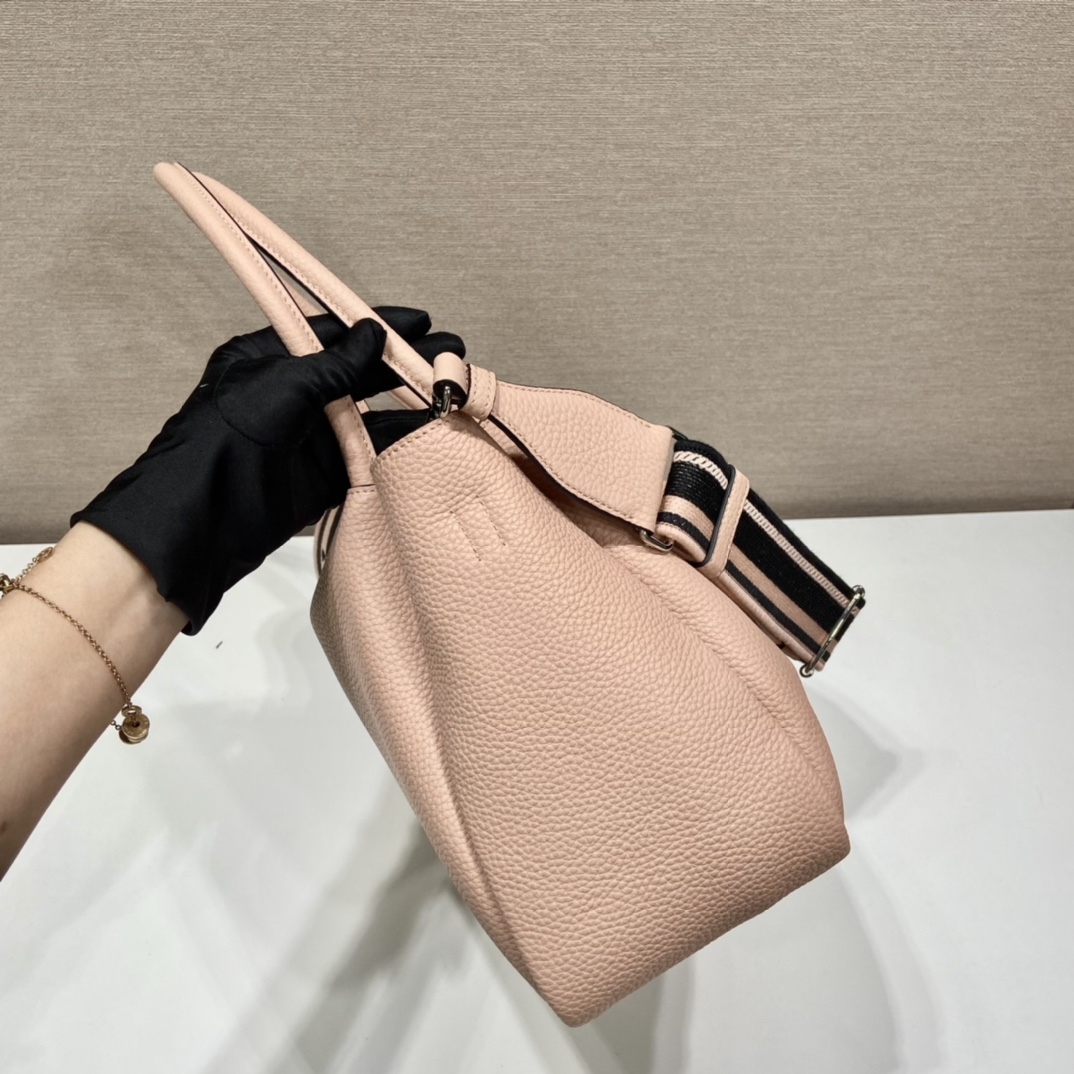 Pra*a large leather handbag