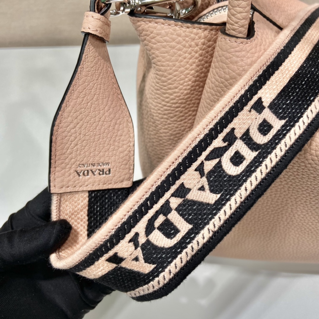 Pra*a large leather handbag