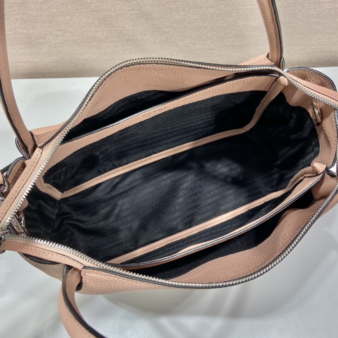 Pra*a large leather handbag