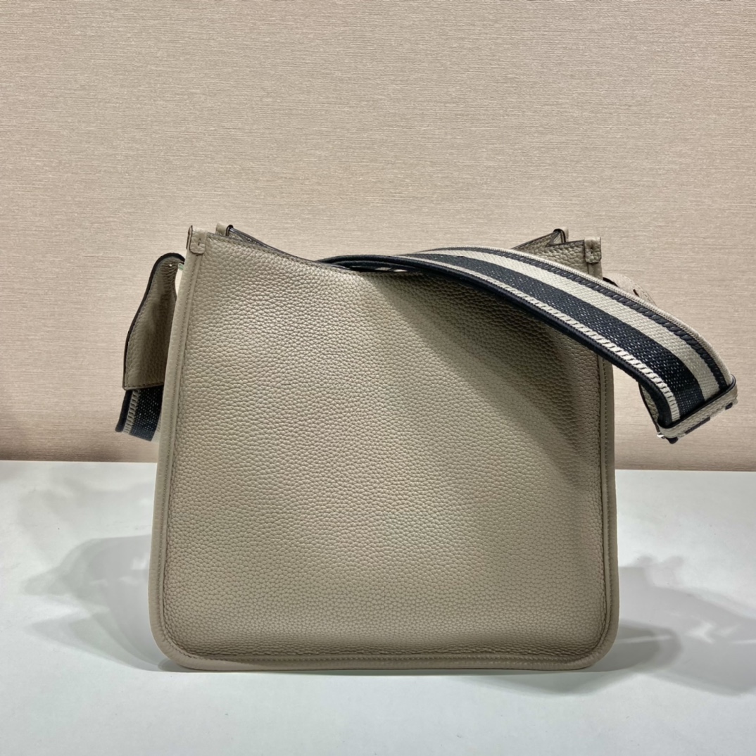 Pra*a leather hobo bag