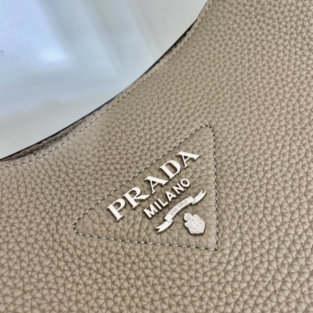 Pra*a leather hobo bag