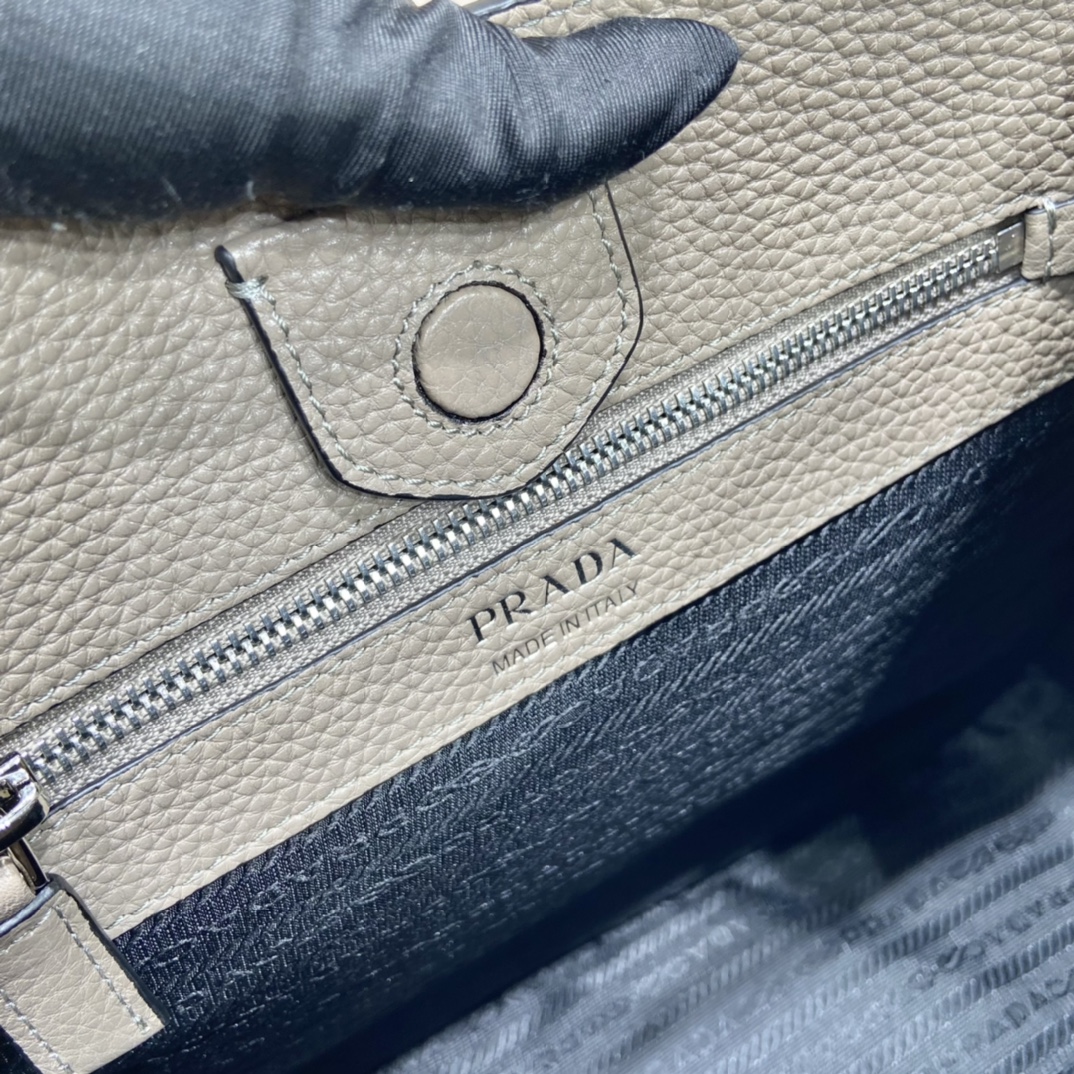 Pra*a leather hobo bag