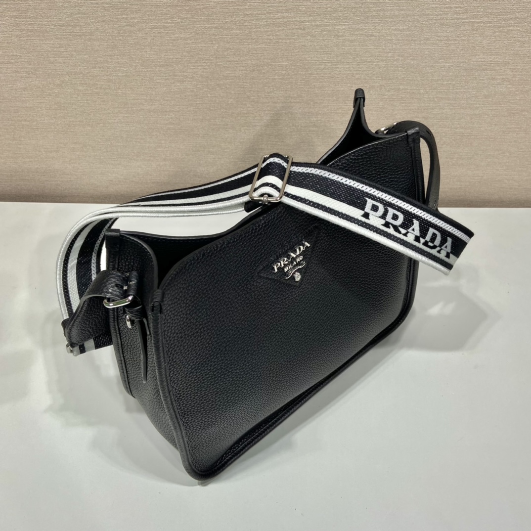 Pra*a leather hobo bag