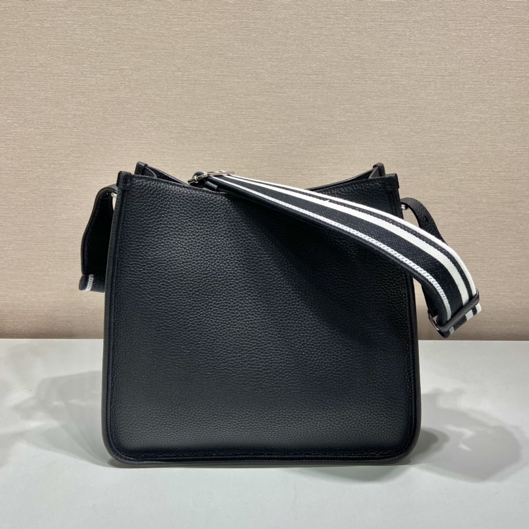 Pra*a leather hobo bag