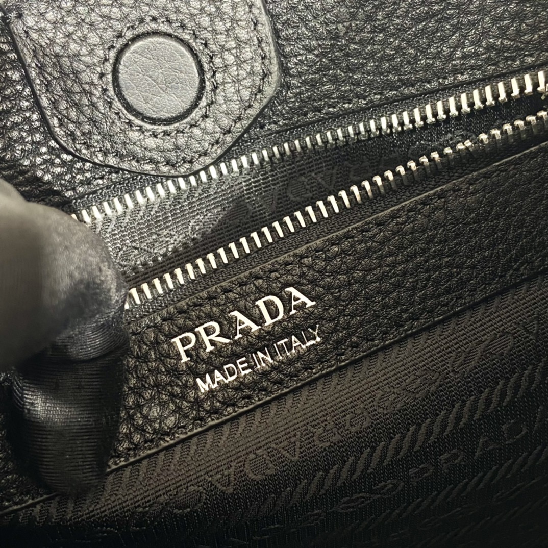 Pra*a leather hobo bag