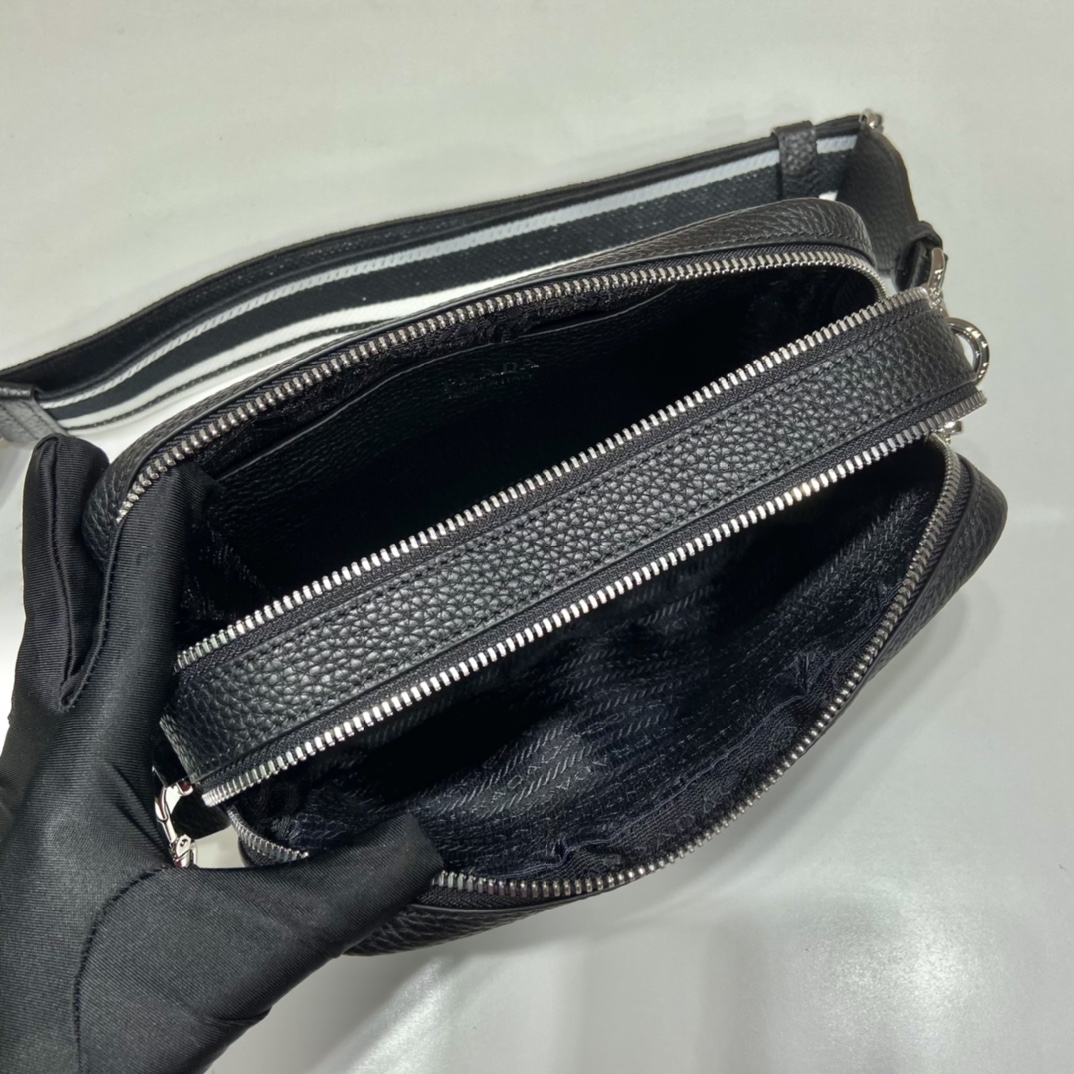 Pra*a shoulder bag