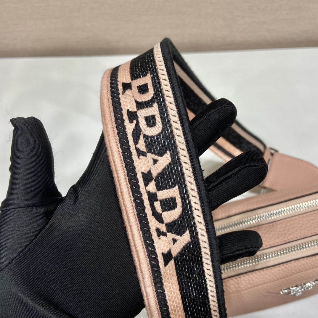 Pra*a shoulder bag