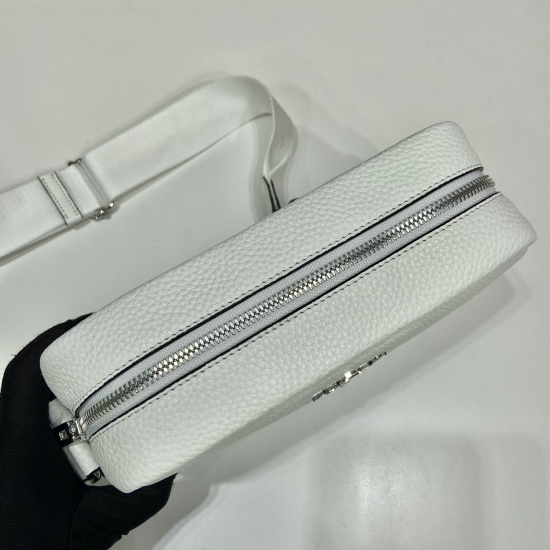 Pra*a leather shoulder bag