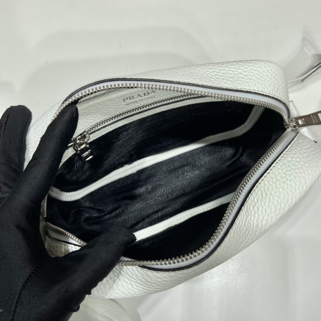 Pra*a leather shoulder bag