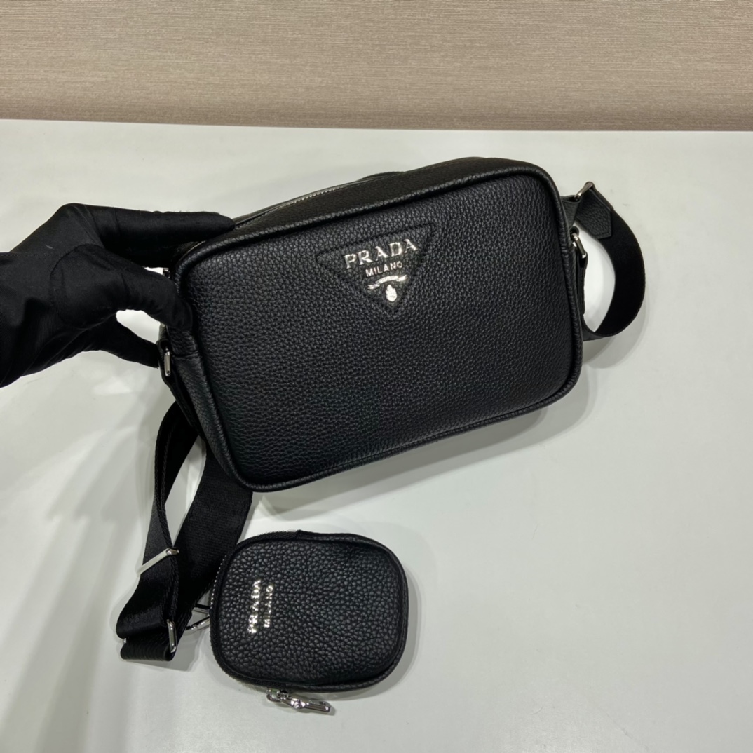Pra*a leather shoulder bag