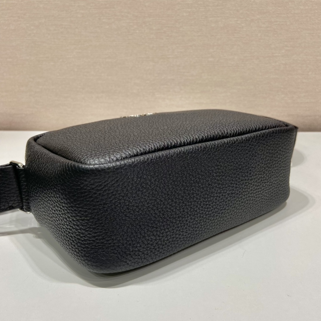 Pra*a leather shoulder bag