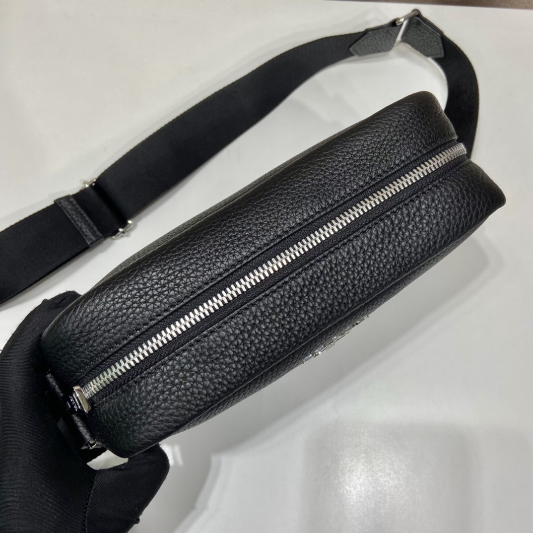 Pra*a leather shoulder bag