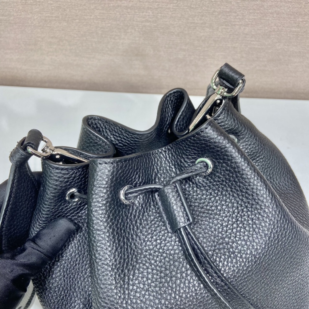 Pra*a leather bucket bag