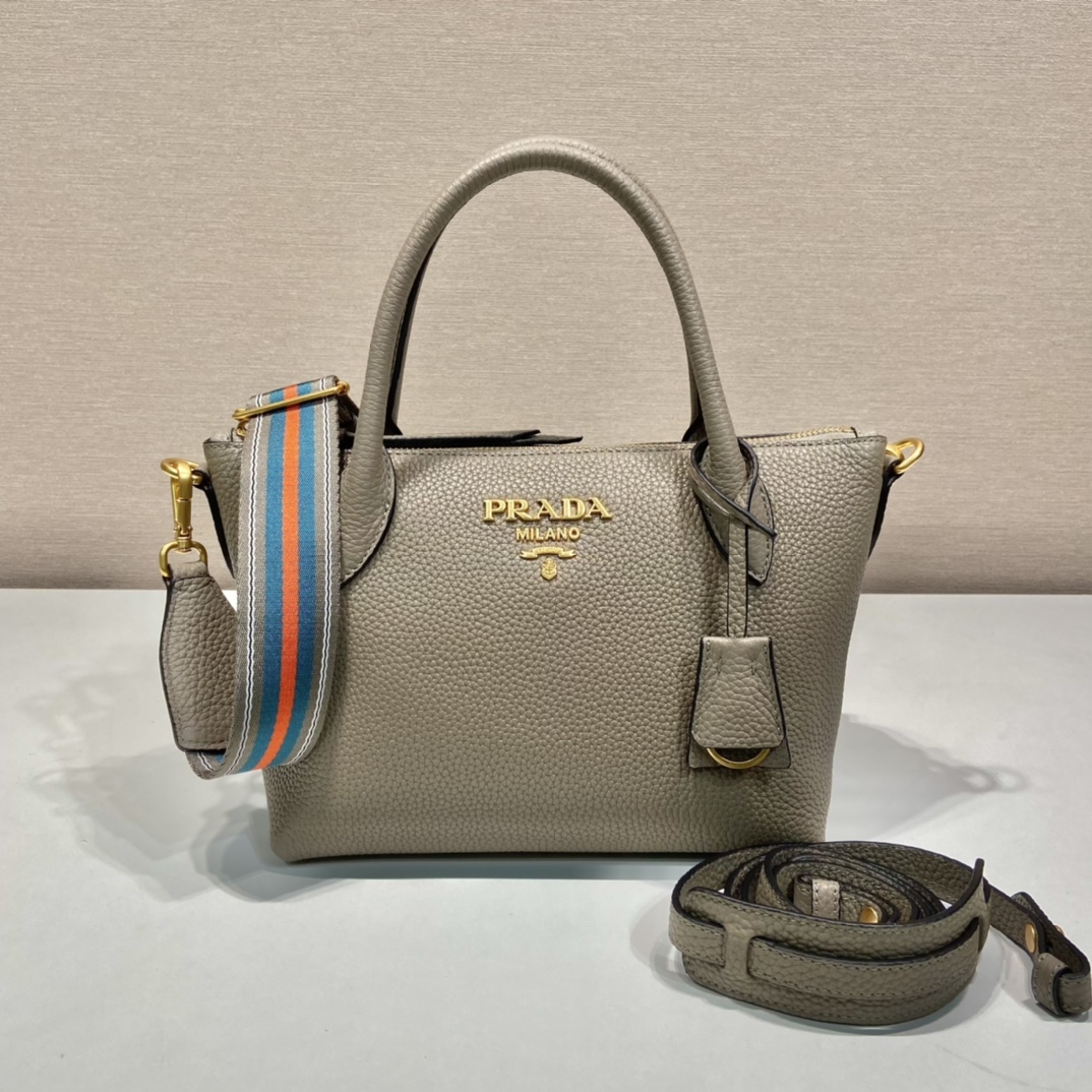 Pra*a leather bag