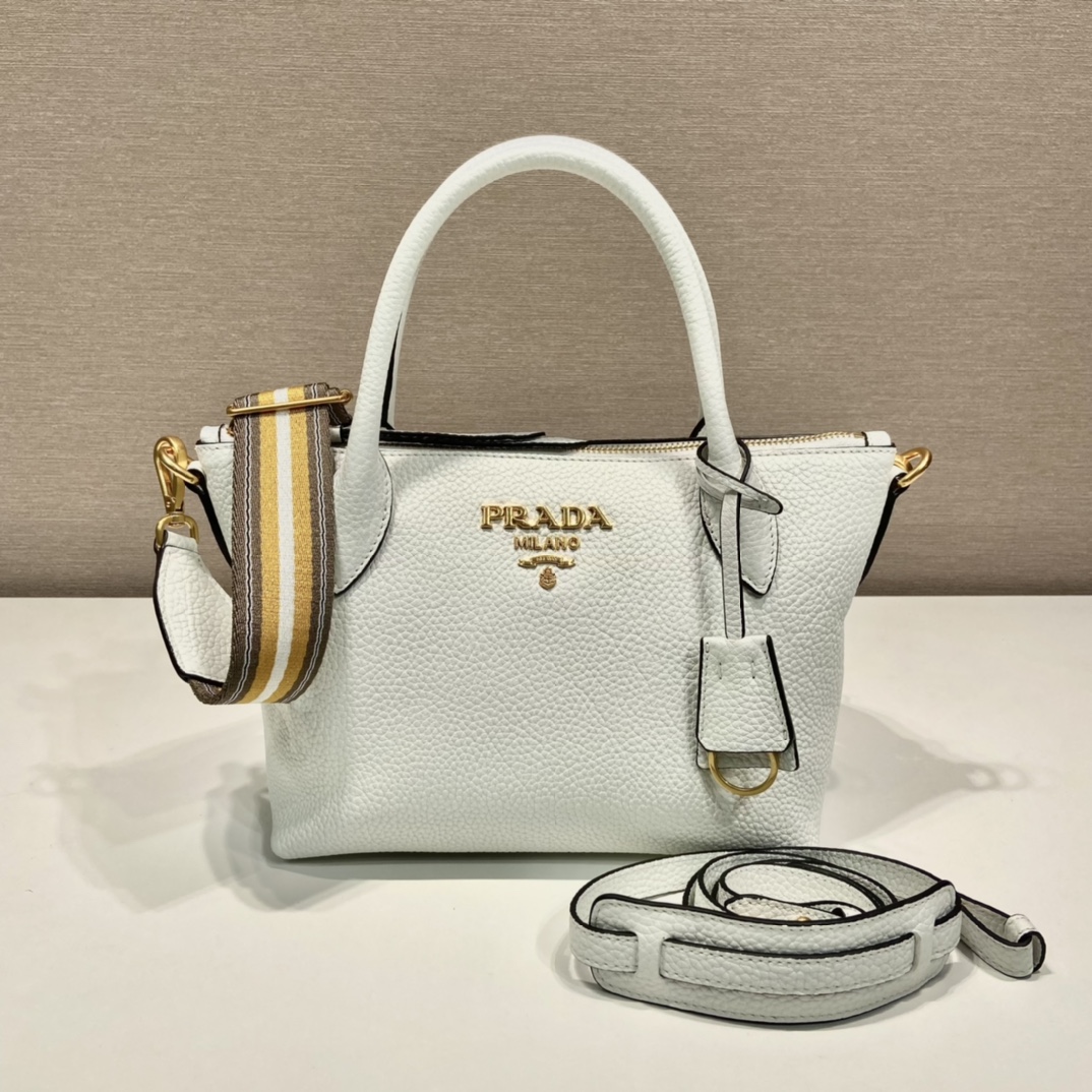 Pra*a leather bag