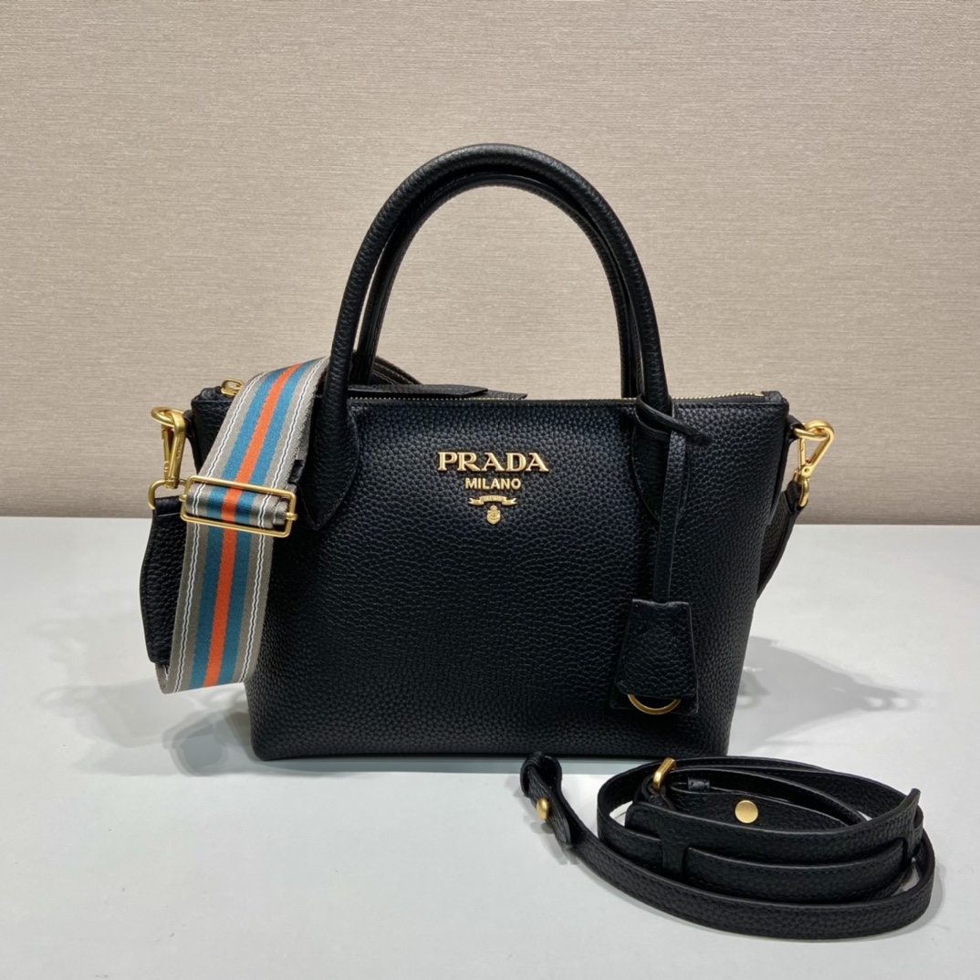 Pra*a leather bag