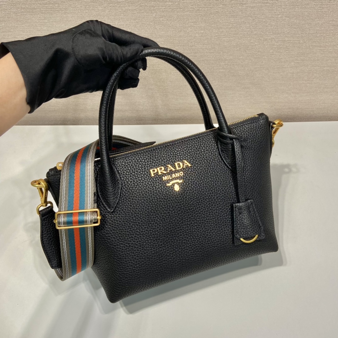 Pra*a leather bag
