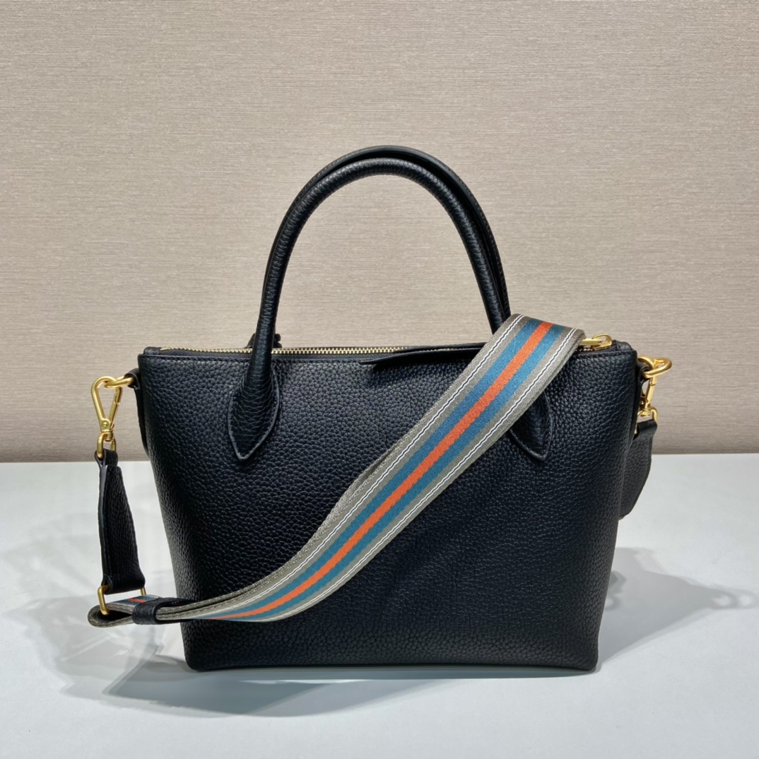 Pra*a leather bag