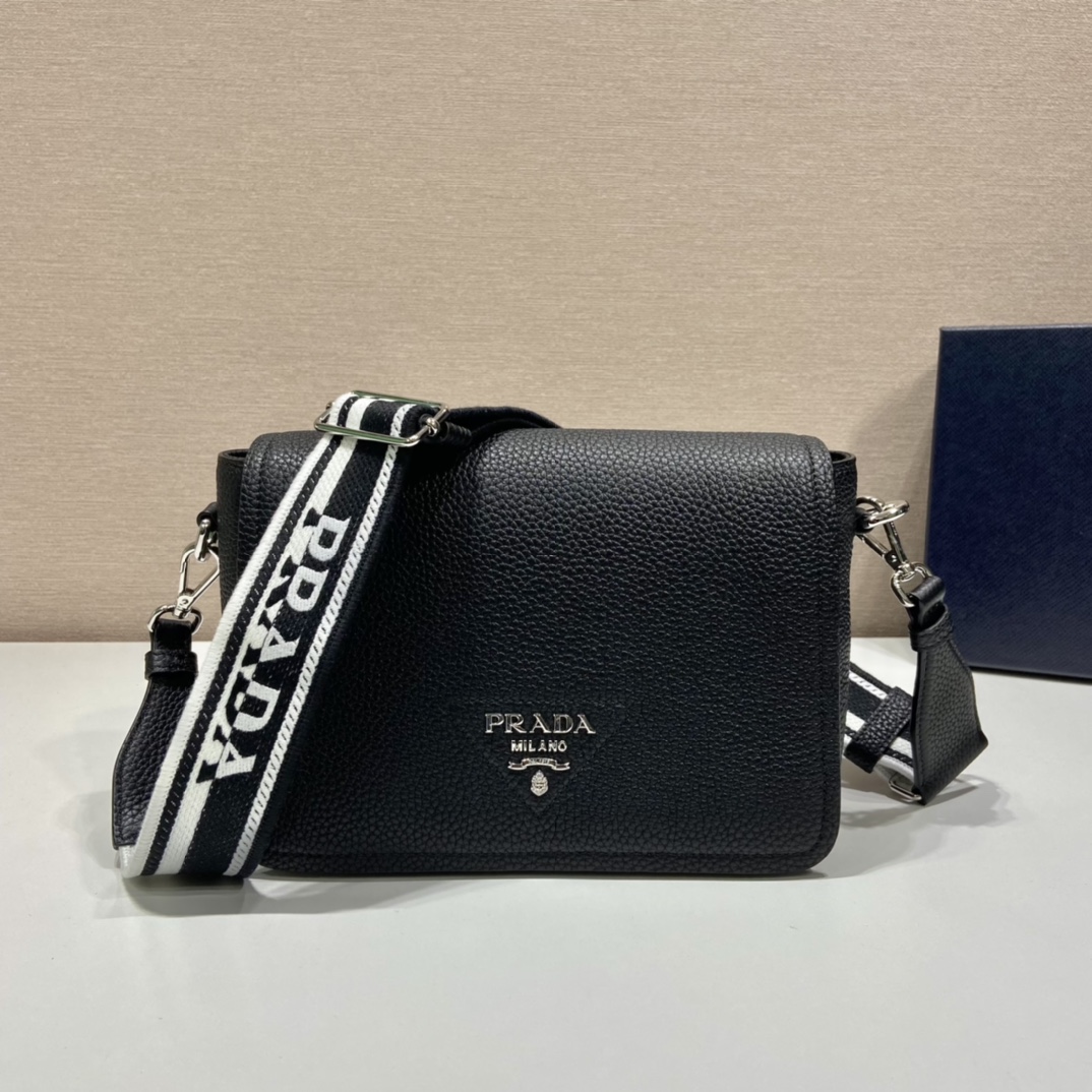 Pra*a leather shoulder bag