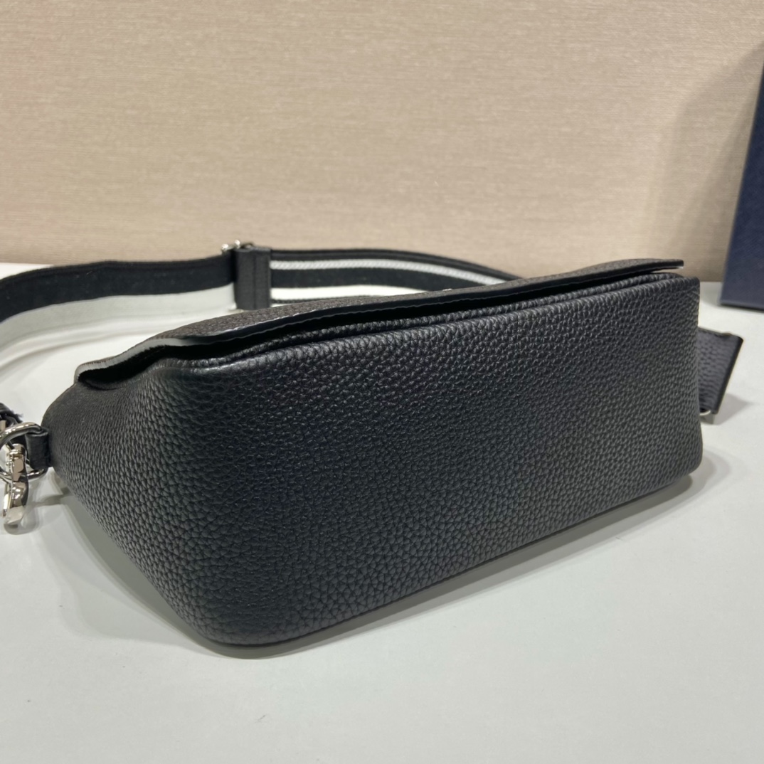 Pra*a leather shoulder bag