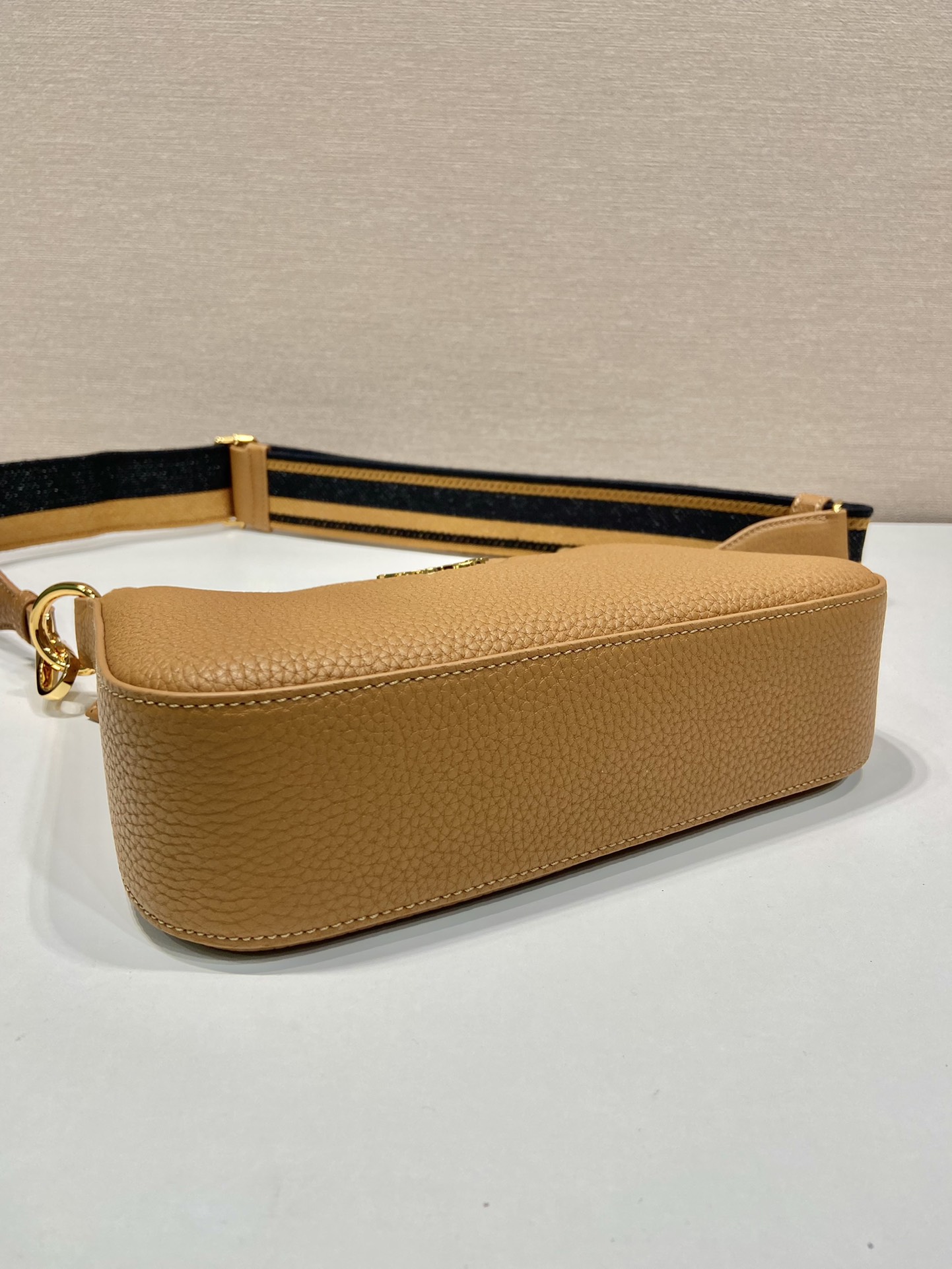 Pra*a leather shoulder bag