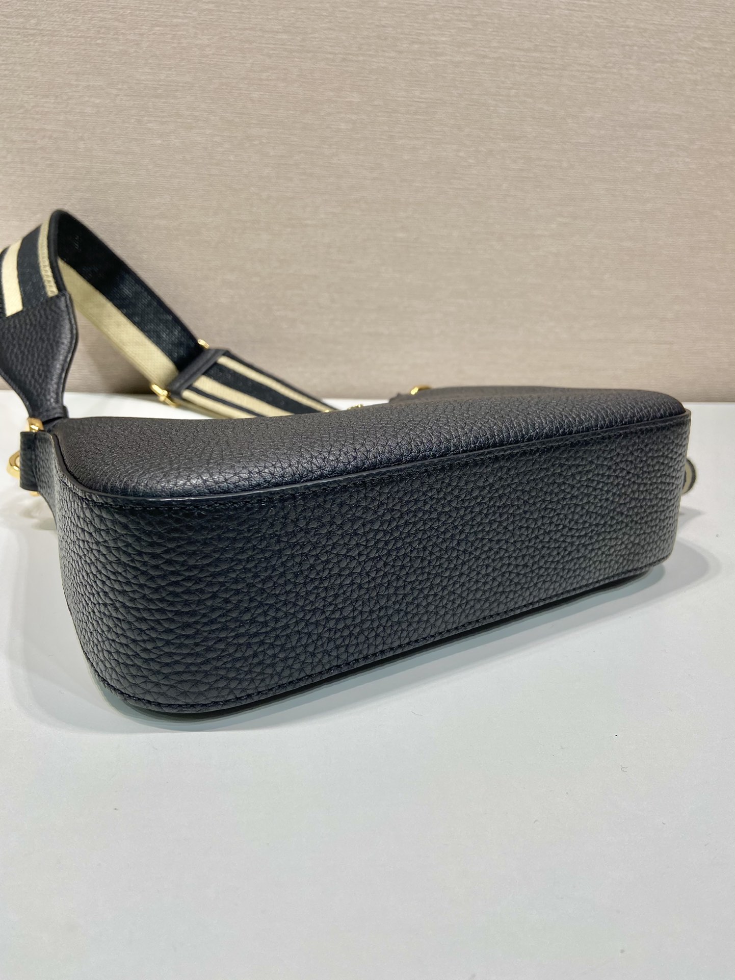 Pra*a leather shoulder bag