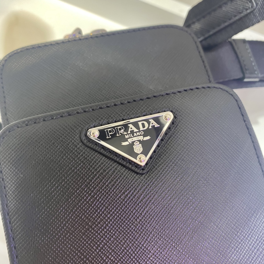 Pra*a saffiano leather smartphone case