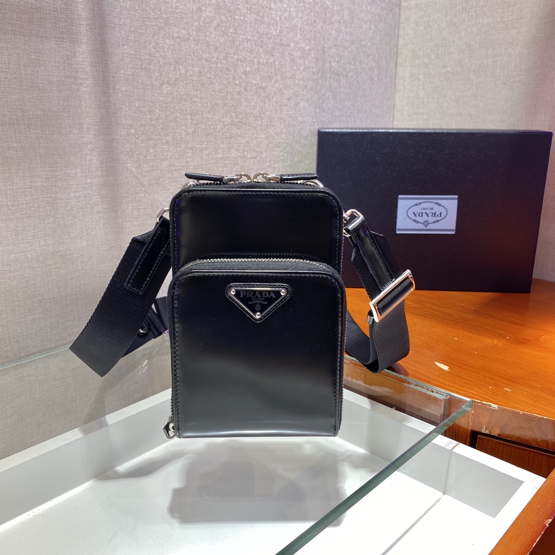 Pra*a saffiano leather smartphone case