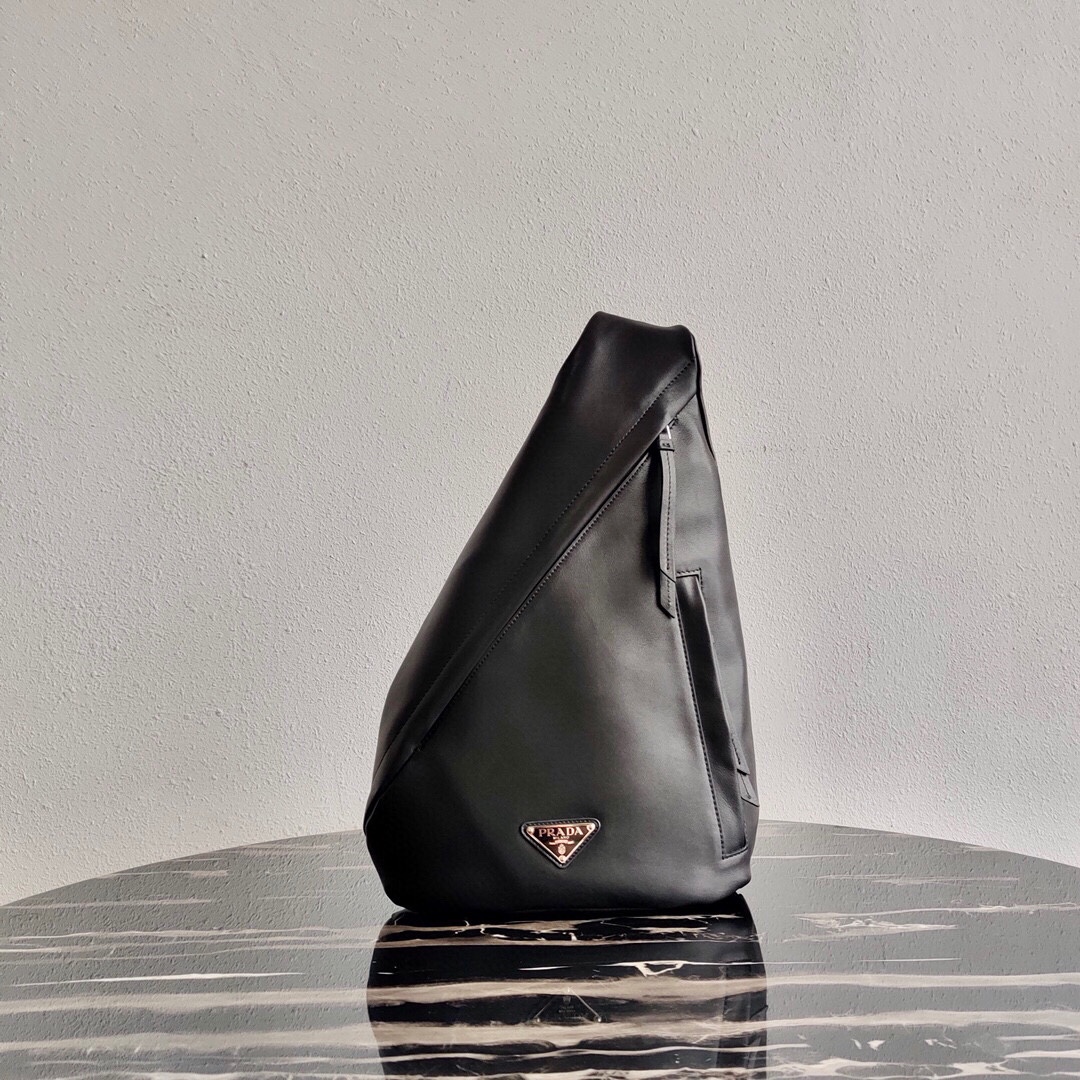 Pra*a chest bag