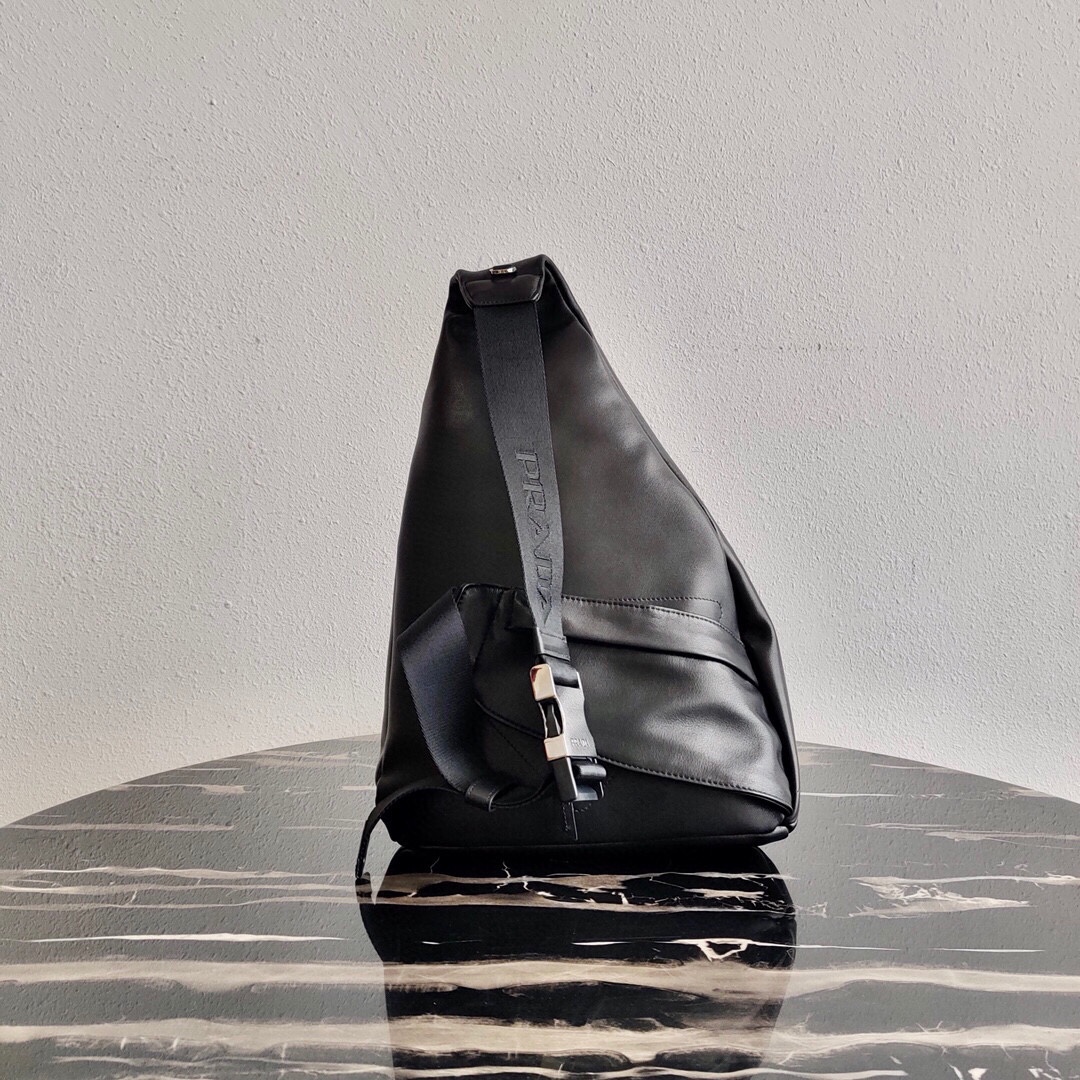 Pra*a chest bag