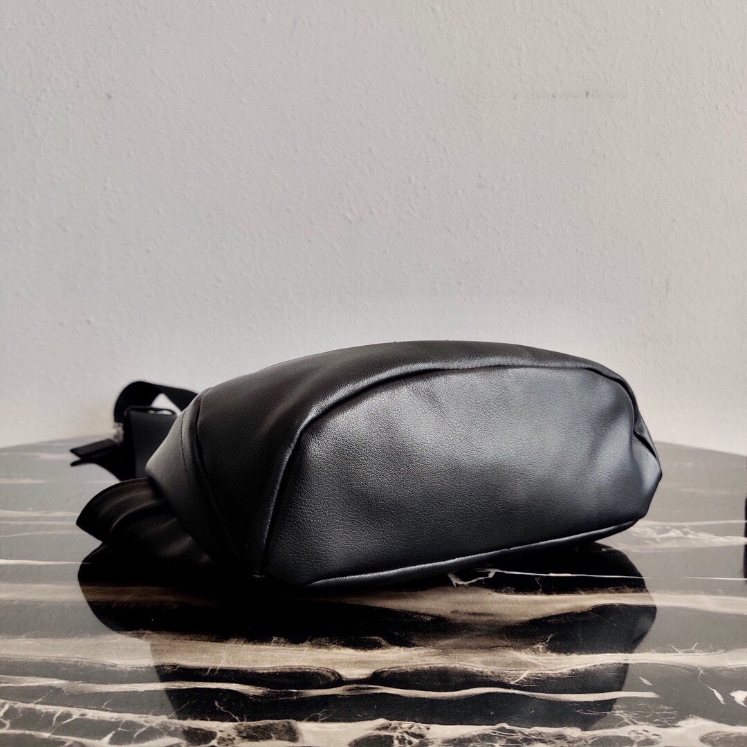Pra*a chest bag