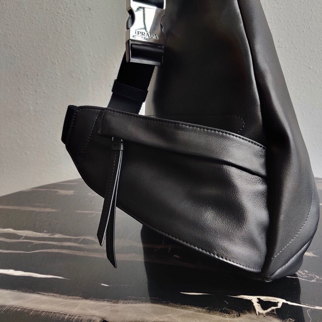 Pra*a chest bag