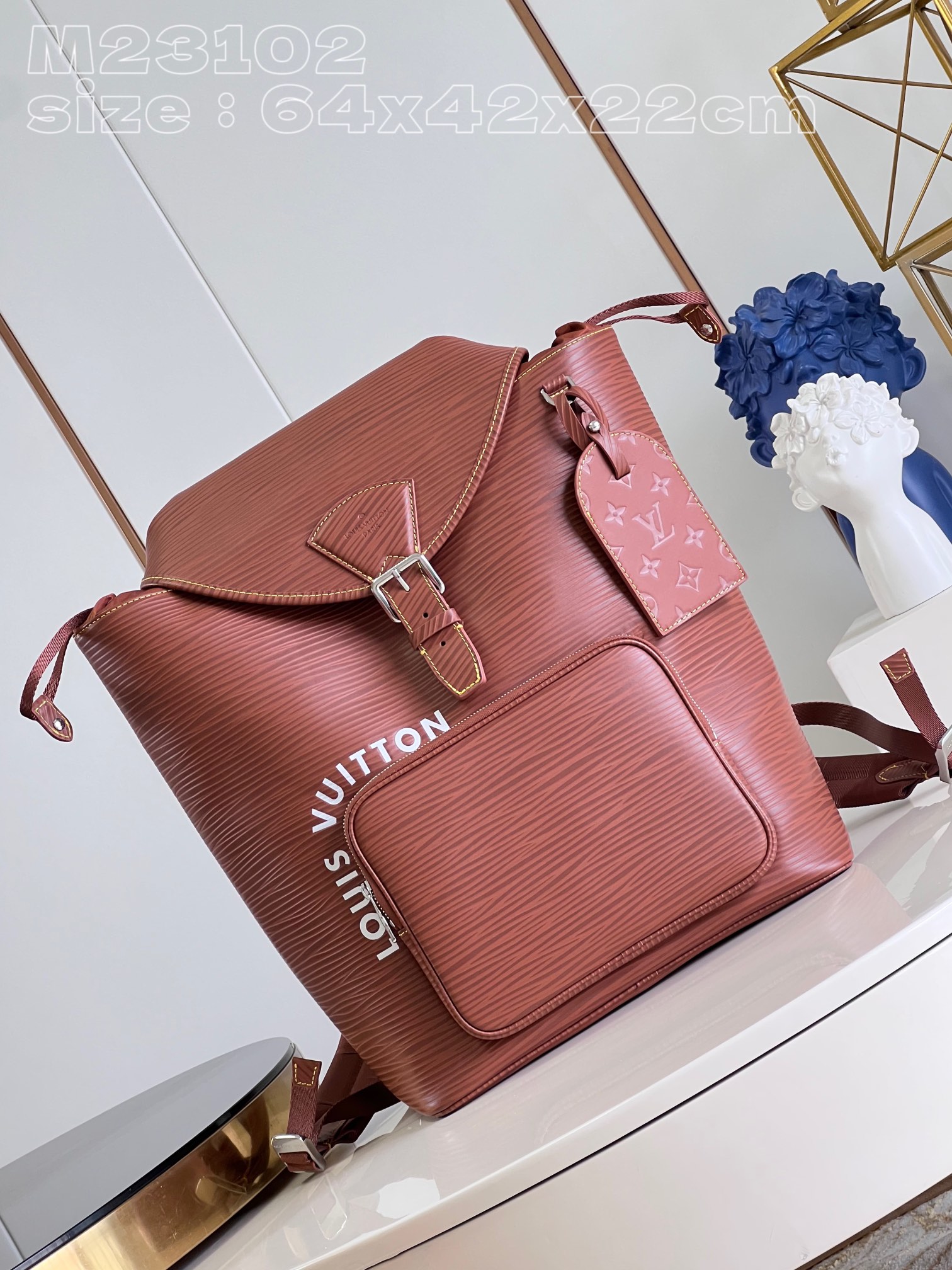 l**is V*t*n montsouris backpack