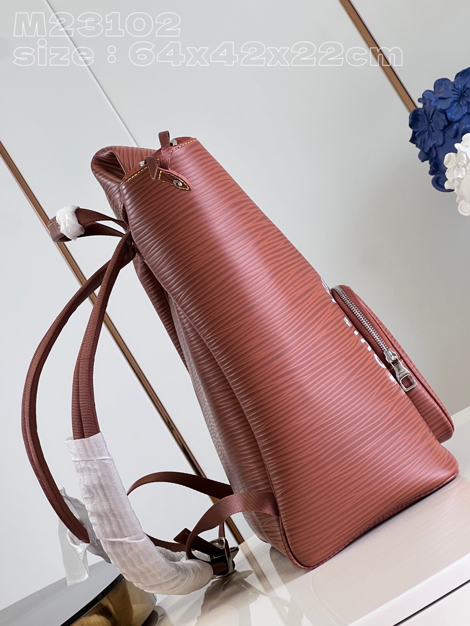 l**is V*t*n montsouris backpack